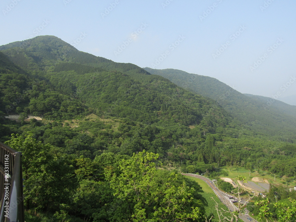 大分県由布市、狭霧台から眺めた雄大な由布岳 大分県由布市、狭霧台から眺めた雄大な由布岳
