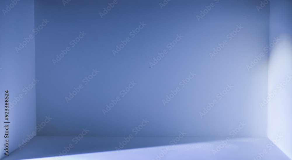 Obraz premium Dimensions of color, light and shadow illuminate the empty space.