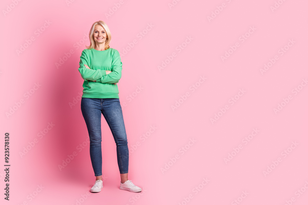 Full size photo of nice pensioner woman crossed hands confident wear trendy green outfit isolated on pink color background Full size photo of nice pensioner woman crossed hands confident wear trendy green outfit isolated on pink color background