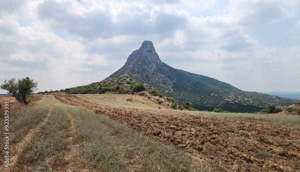 Obraz premium A view from the east of a rocky peaked mountain in the south of Guveloglu village in the Yüreğir district of Adana province