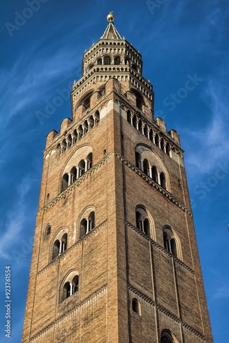 Obraz na płótnie cremona, italien - torrazzo am dom vor blauem himmel w salonie