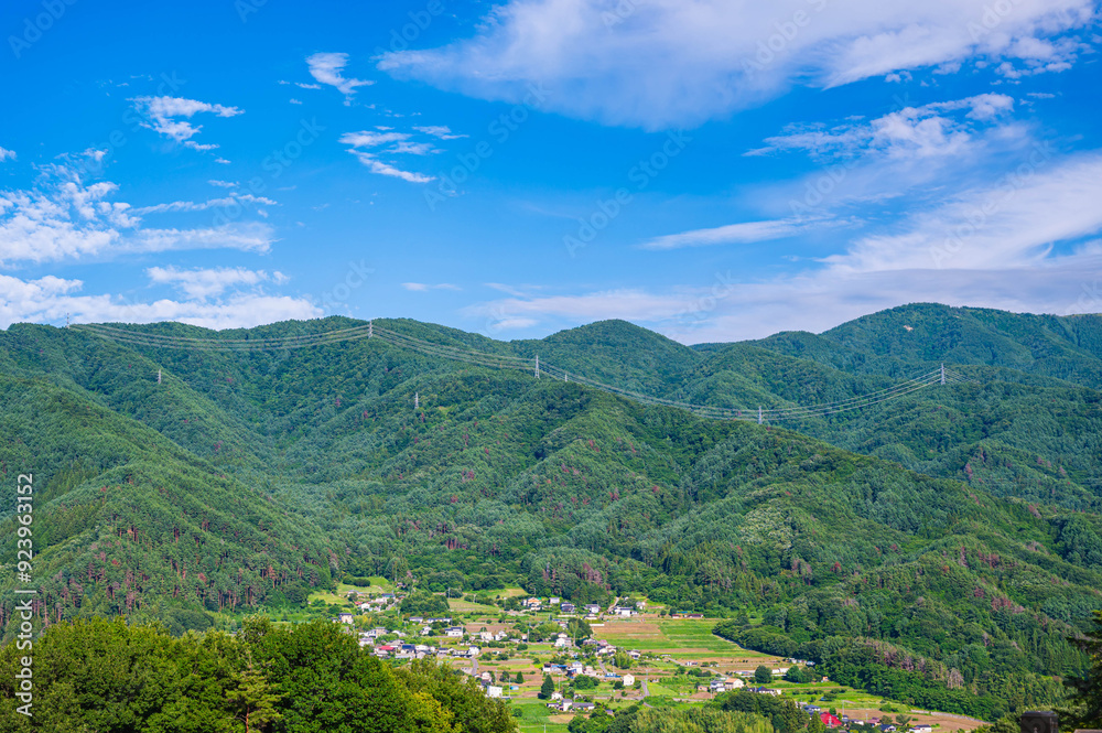 Fototapeta premium 夏の中山霊園から美ヶ原方面