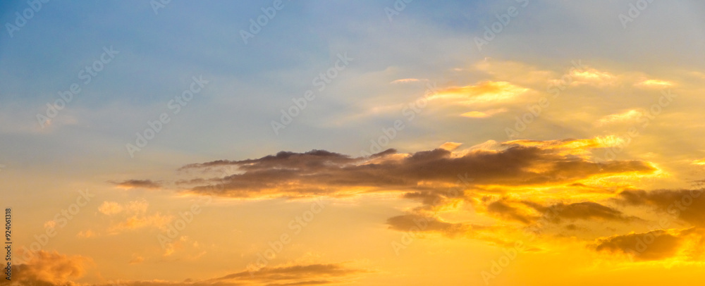 Fototapeta premium Picturesque evening sky with whimsical clouds