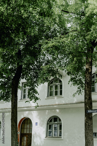 People Walking and Cycling on a Busy Street in Munich, Germany – Urban Life and City Atmosphere