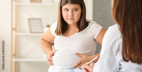 Φωτογραφία Sad overweight girl visiting nutritionist in clinic