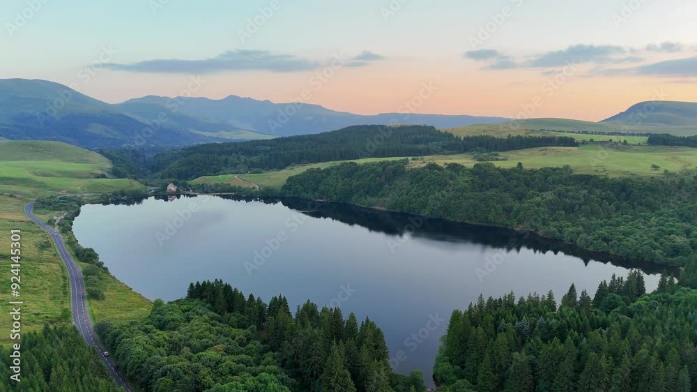 Le lac du Guery en Auvergne vers le Mont dore et Sancy