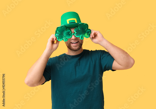 Happy young man in leprecha...
