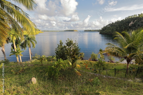 Foto Bag-shaped, calmly Bahia Taco Bay in the Alexander von Humboldt Park, as seen early in the morning from the park's visitor center