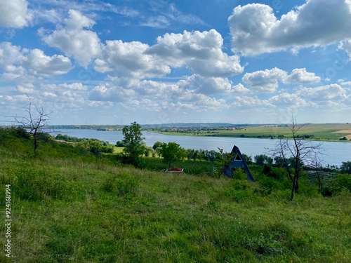 Eine Radtour rund um den Süssen See im Mansfelder Land mit Blick auf das Schloss Seeburg, die fleckenkirche St Nikolai, den Halden und den Bindersee Rollsdorf photo