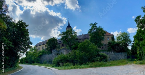 Eine Radtour rund um den Süssen See im Mansfelder Land mit Blick auf das Schloss Seeburg, die fleckenkirche St Nikolai, den Halden und den Bindersee Rollsdorf photo