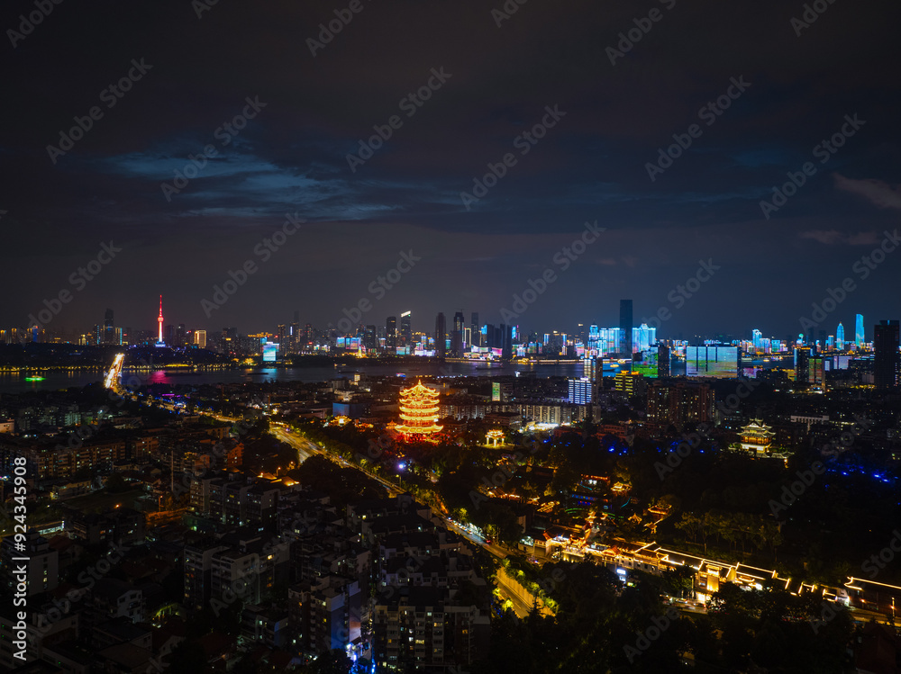 Fototapeta premium Skyline view of Wuhan City landmark