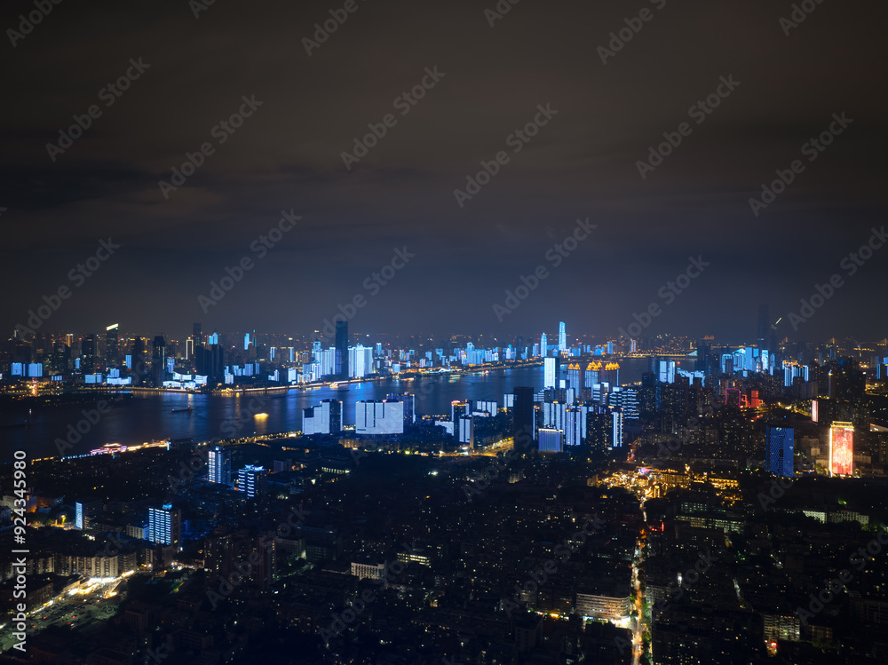 Fototapeta premium Skyline view of Wuhan City landmark