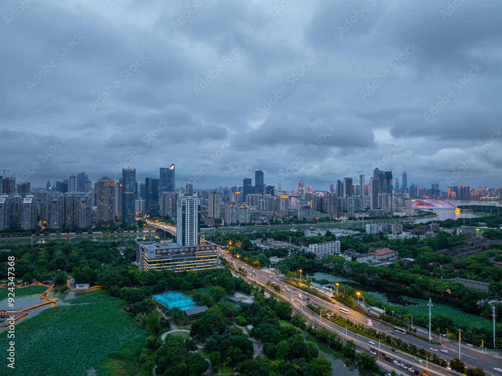 Naklejka premium Skyline view of Wuhan City landmark