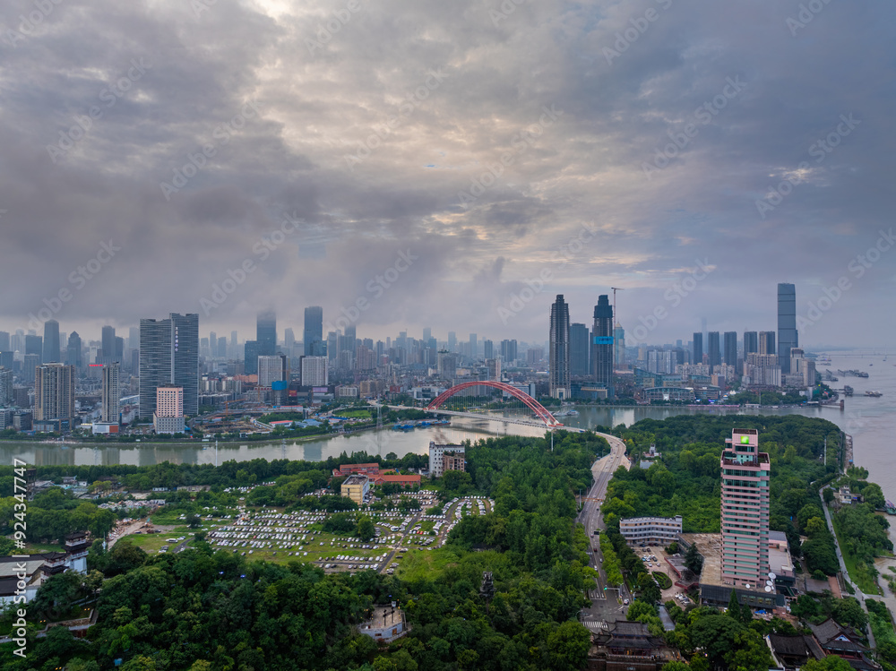 Obraz premium Skyline view of Wuhan City landmark
