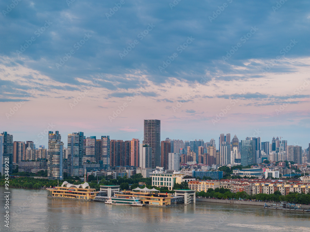 Fototapeta premium Skyline view of Wuhan City landmark