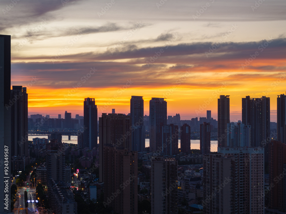 Fototapeta premium Skyline view of Wuhan City landmark