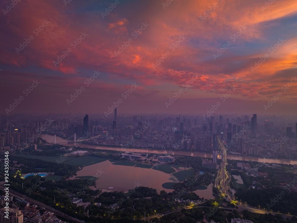 Naklejka premium Skyline view of Wuhan City landmark
