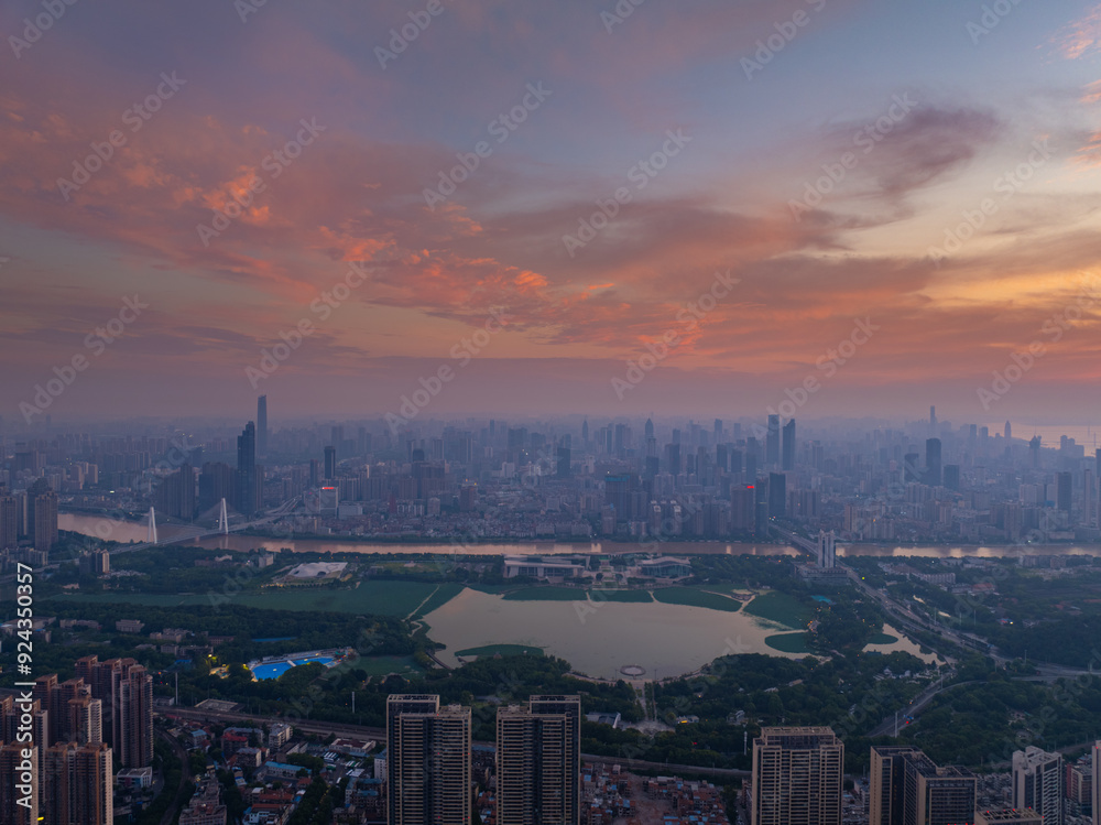 Obraz premium Skyline view of Wuhan City landmark
