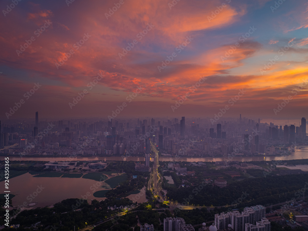 Naklejka premium Skyline view of Wuhan City landmark