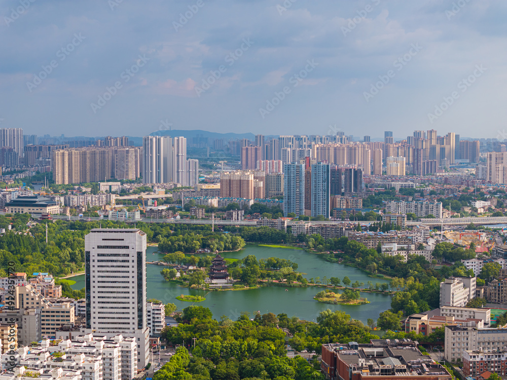 Fototapeta premium Skyline view of Wuhan City landmark
