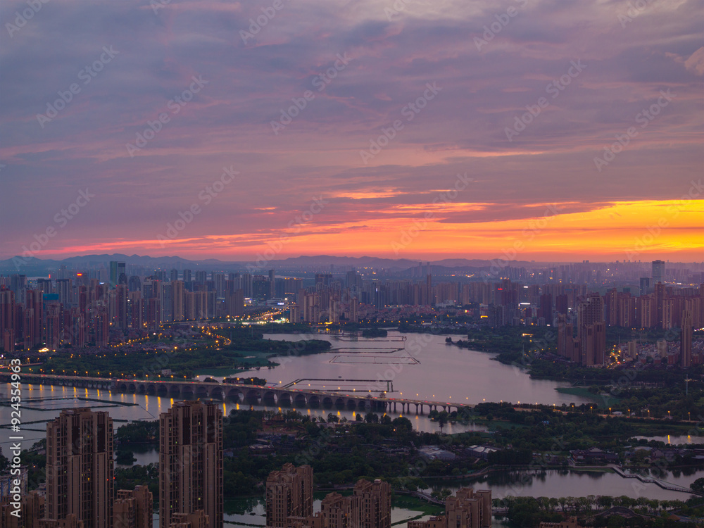 Fototapeta premium Skyline view of Wuhan City landmark