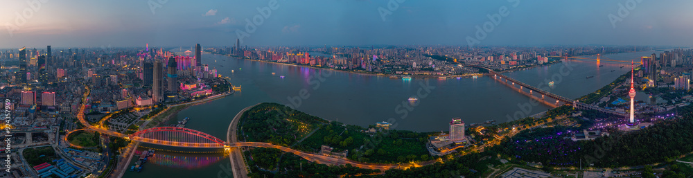 Fototapeta premium Skyline view of Wuhan City landmark