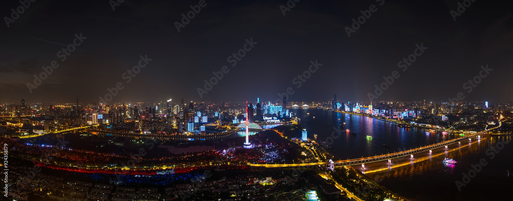 Fototapeta premium Skyline view of Wuhan City landmark