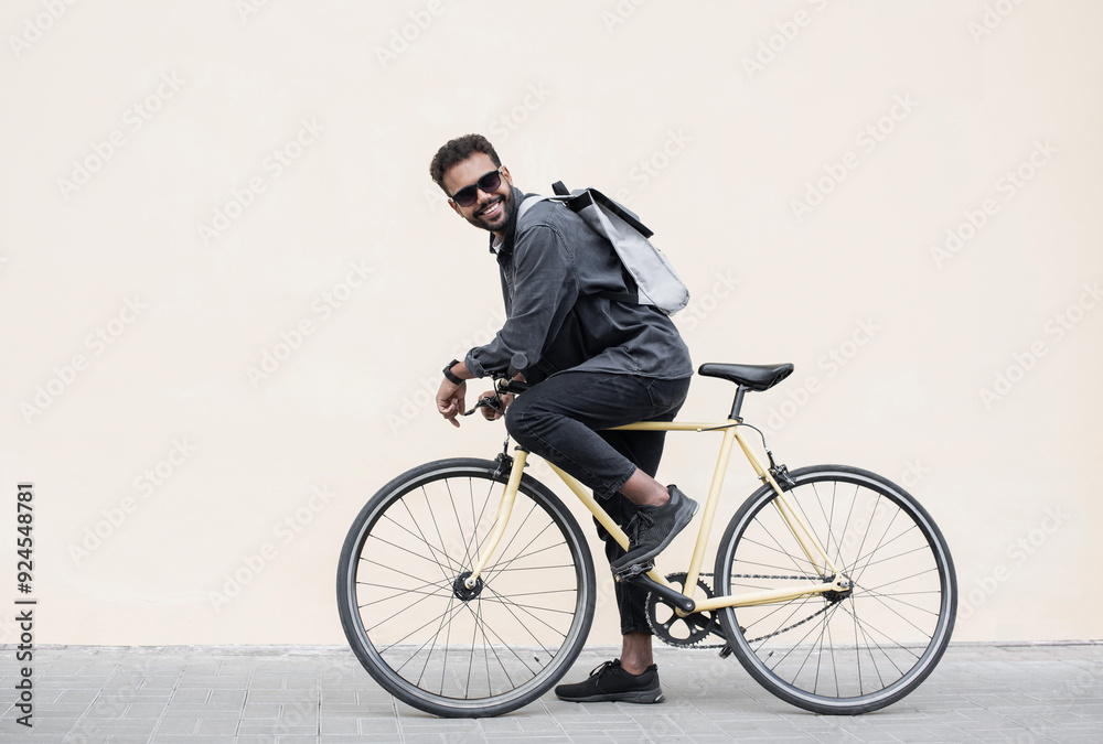 Obraz premium Young handsome man with bike over white wall background in a city, Smiling student man with bicycle outdoor, Modern healthy lifestyle, travel, casual business concept