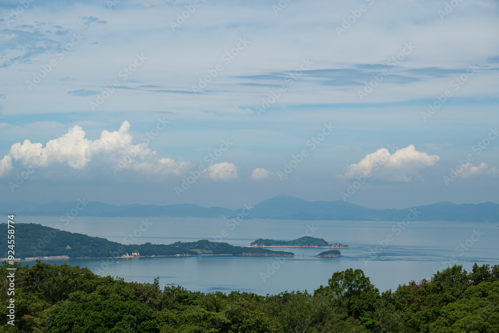 Fototapeta premium 瀬戸内の晴れた夏の朝