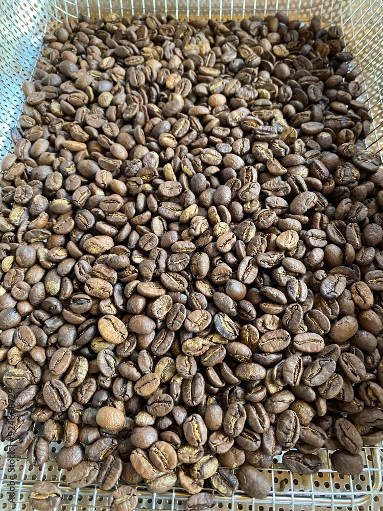Fototapeta premium Coffee beans in a basket, closeup of photo.