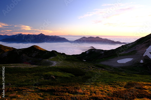 夏の日の陽が沈むころの白馬岳・白馬山荘からの眺め photo