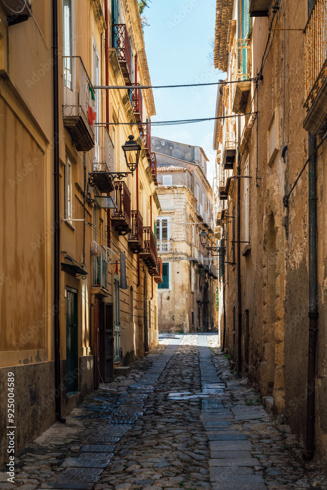 Fototapeta premium Narrow street view from central Tropea, Italy.