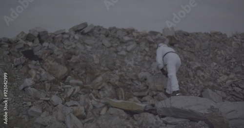 Astronaut auf Steinigen Planeten	 photo