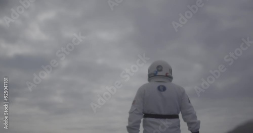 Astronaut auf Steinigen Planeten	 photo