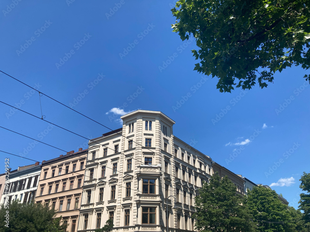 Sanierte Altbaufassaden in Berlin-Mitte und Berlin-Pankow, Deutschland