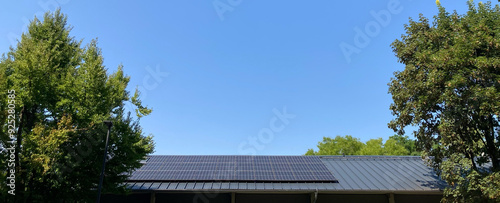 Obraz na płótnie Solaranlage auf Hausdach w salonie