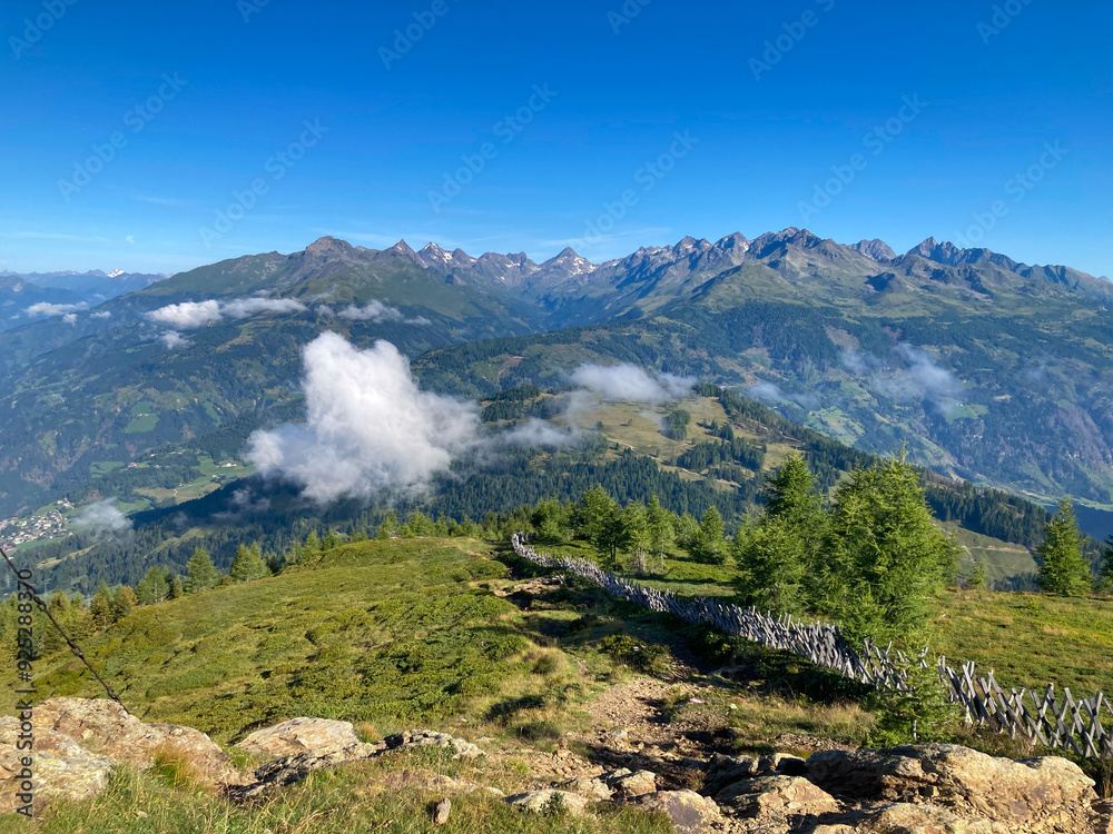 Die Schobergruppe gesehen von der Kreuzeckgruppe im Sommer