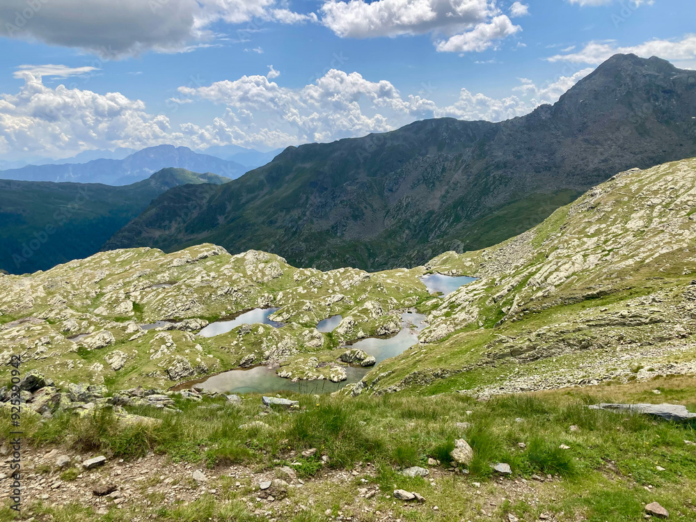 Ausblick von der Kreuzeckgruppe auf die Vierzehn Seen unterhalb des Rothorn