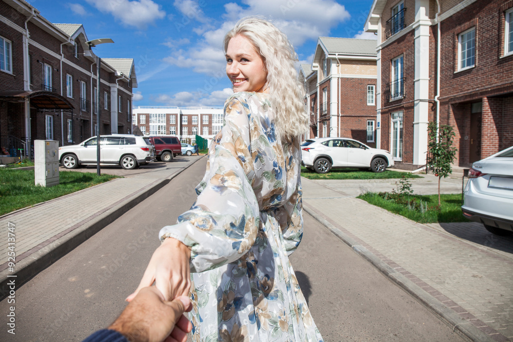 © Andrey_Arkusha - Follow me to a new townhouse