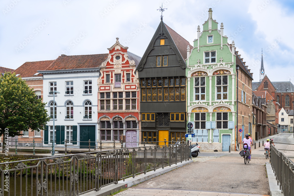 Historic canal houses with the Devil's House - De Duiveltjes, with wooden facade and Het Paradijs on the left in Mechelen. Historic canal houses with the Devil's House - De Duiveltjes, with wooden facade and Het Paradijs on the left in Mechelen.