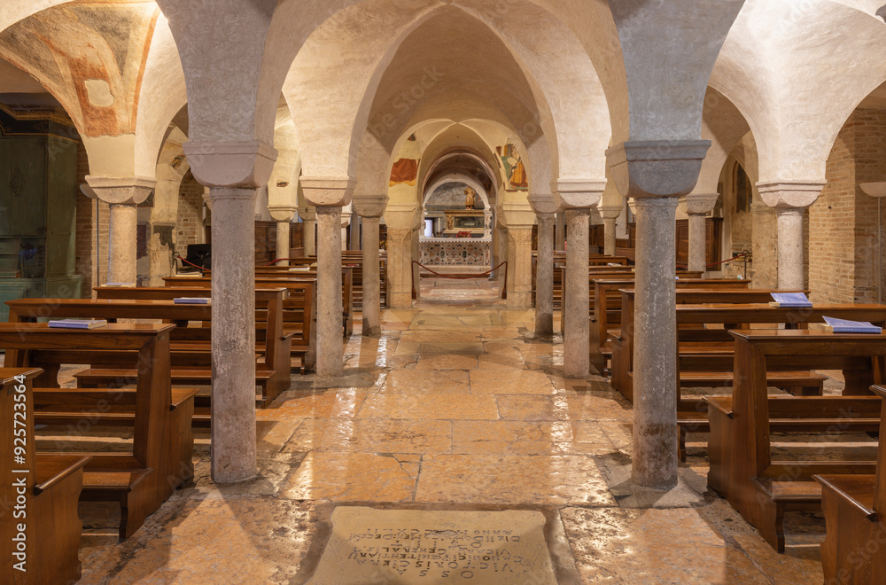 Fototapeta premium TREVISO, ITALY - NOVEMBER 8, 2023: The lower church in church La Cattedrale di San Pietro Apostolo 