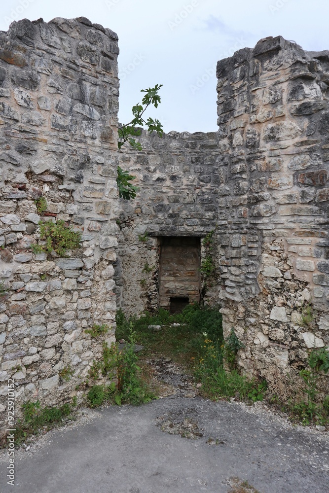 Laviano - Interno della torre angolare del castello medioevale Laviano - Interno della torre angolare del castello medioevale