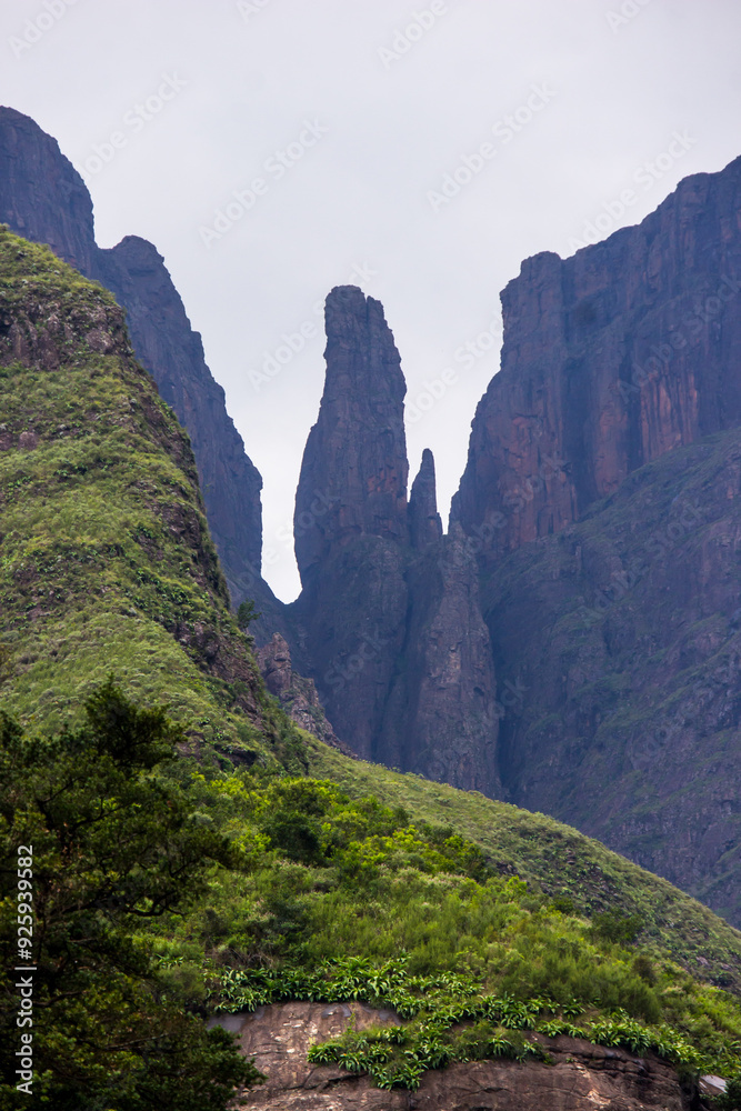 Fototapeta premium The basalt pillar, known as the Devil’s Tooth, in the Amphitheater, one of the most famous mountains of the Drakensberg mountains of South Africa