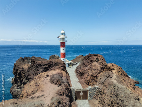 TENERIFE FARO bianco e rosso DI PUNTA DE TENO E PANORAMA OCEANO ATLANTICO