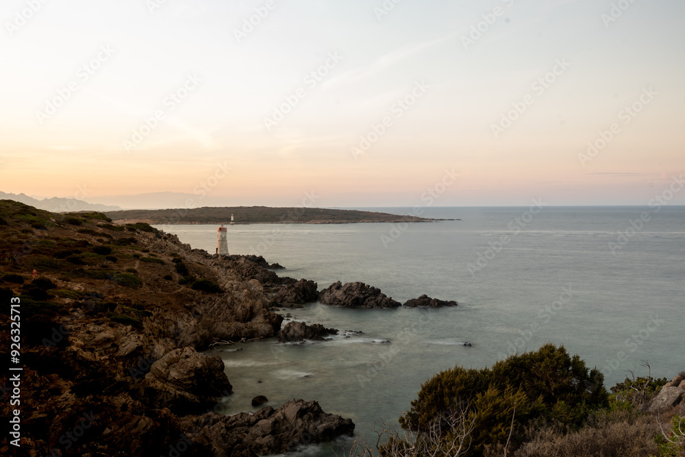 Panoramablick, Aussicht auf eine Laterne, Sardinien Küste in Italien. Panoramablick, Aussicht auf eine Laterne, Sardinien Küste in Italien.