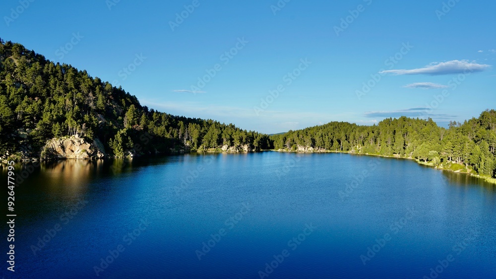 lago en los Pirineos lago en los Pirineos