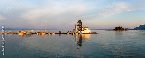 Obraz na płótnie Evening view of Holy Monastery of Panagia Vlacherna and Mouse Island on the island of Corfu w salonie