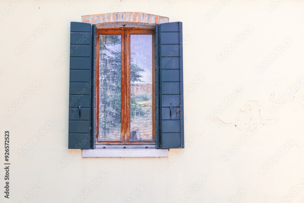 Obraz premium Ancient doors and windows