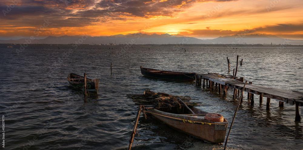 Fototapeta premium boats at sunset