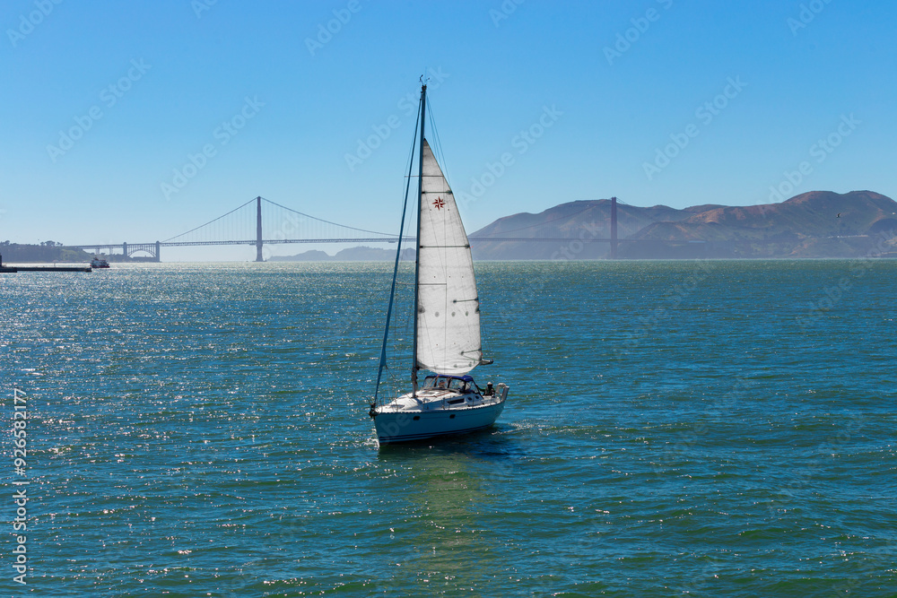 Obraz premium Yacht in San Pablo Bay near San Francisco and Alcatraz Island